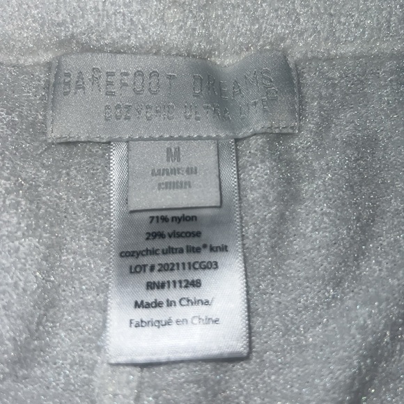 Barefoot Dreams CozyChic Ultra Lite Ombre
Shorts- Brand New Never Worn - Picture 6 of 7